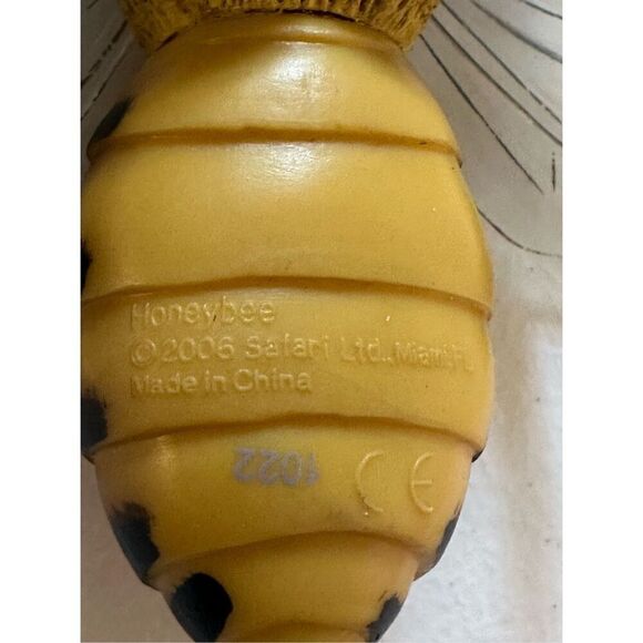 Safari LTD Honey Bee Incredible Creatures Figure - Picture 7 of 7